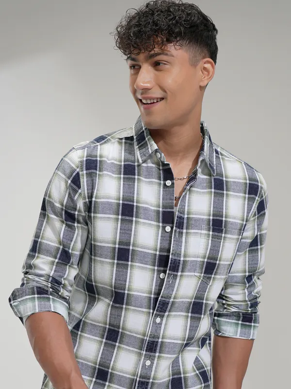 Highlander Men Green Checked Slim Fit Casual Shirt