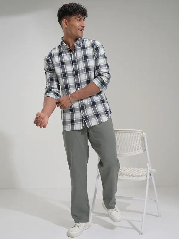 Highlander Men Green Checked Slim Fit Casual Shirt