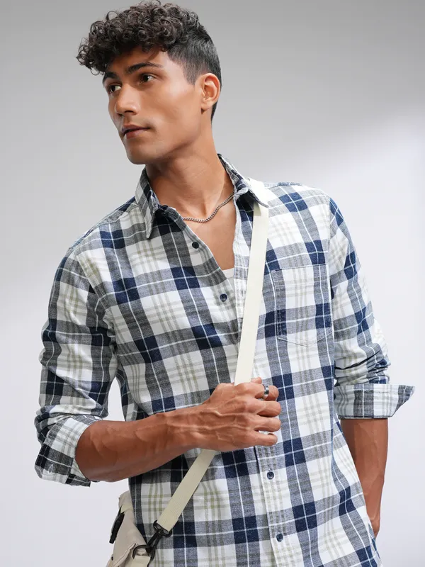 Highlander Men Blue Checked Slim Fit Casual Shirt