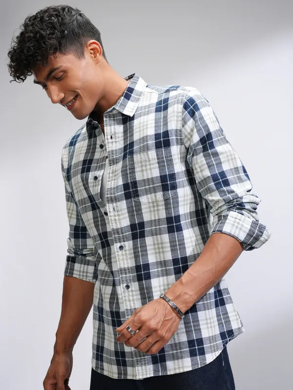 Highlander Men Blue Checked Slim Fit Casual Shirt