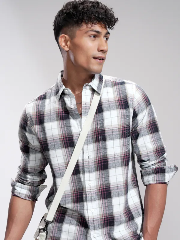 Highlander Men Maroon Checked Slim Fit Casual Shirt