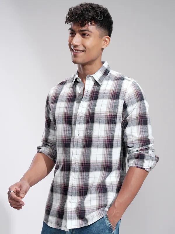Highlander Men Maroon Checked Slim Fit Casual Shirt