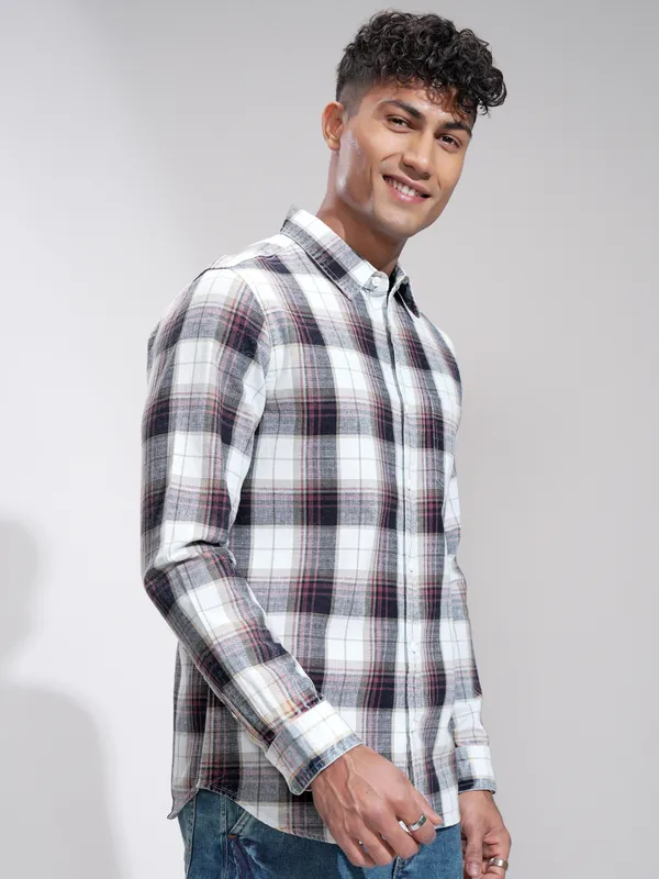 Highlander Men Maroon Checked Slim Fit Casual Shirt