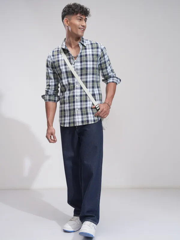 Highlander Men Green Checked Slim Fit Casual Shirt