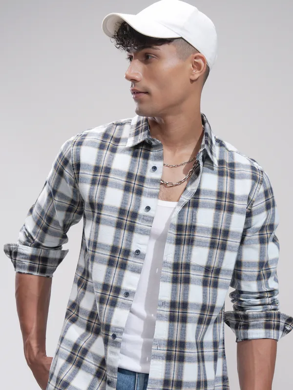 Highlander Men Navy Blue Checked Slim Fit Casual Shirt
