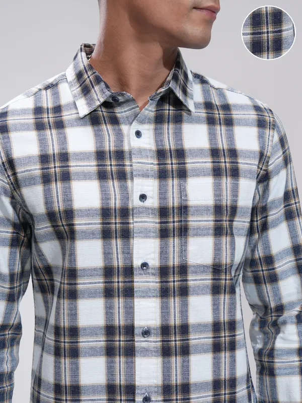 Highlander Men Navy Blue Checked Slim Fit Casual Shirt