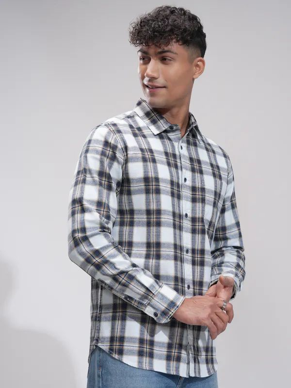 Highlander Men Navy Blue Checked Slim Fit Casual Shirt