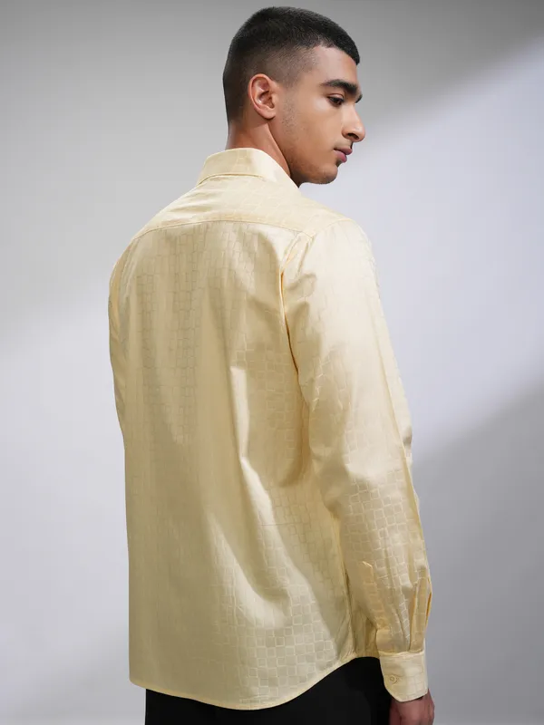 Highlander Men Cream Textured Slim Fit Casual Shirt