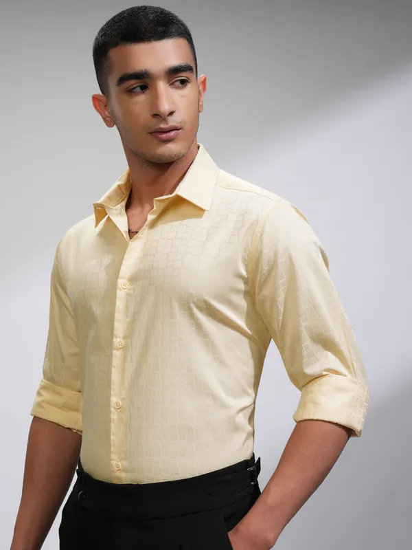 Highlander Men Cream Textured Slim Fit Casual Shirt