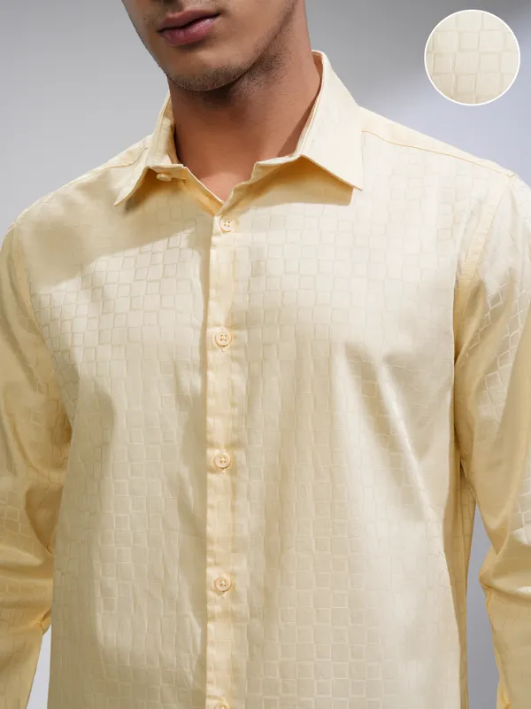 Highlander Men Cream Textured Slim Fit Casual Shirt