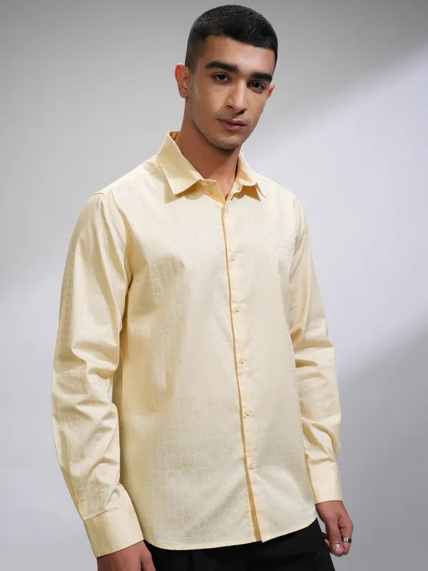 Highlander Men Cream Textured Slim Fit Casual Shirt