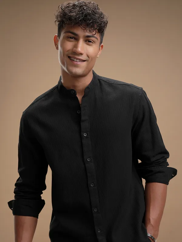 Highlander Men Black Solid Relaxed Fit Casual Shirt