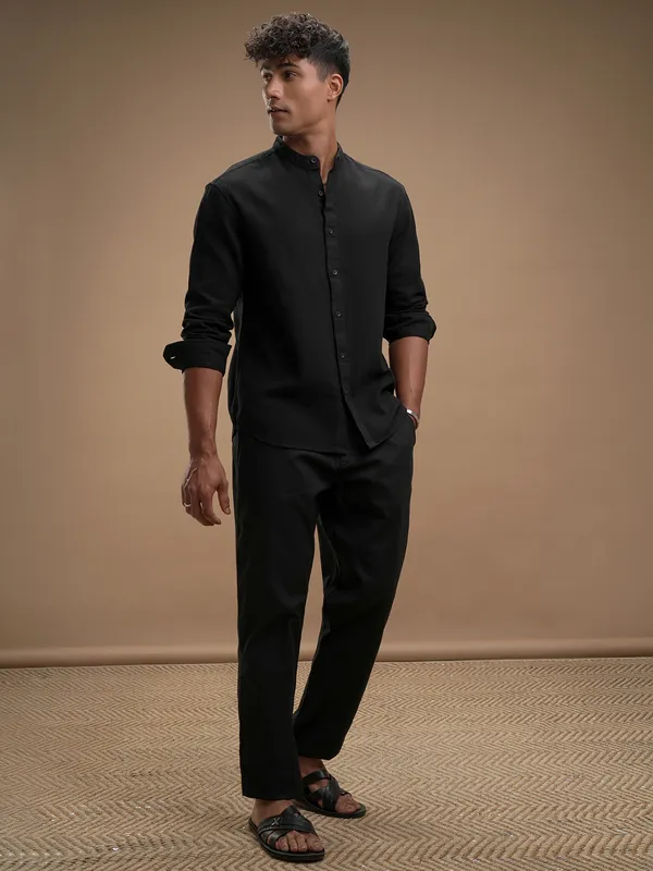 Highlander Men Black Solid Relaxed Fit Casual Shirt