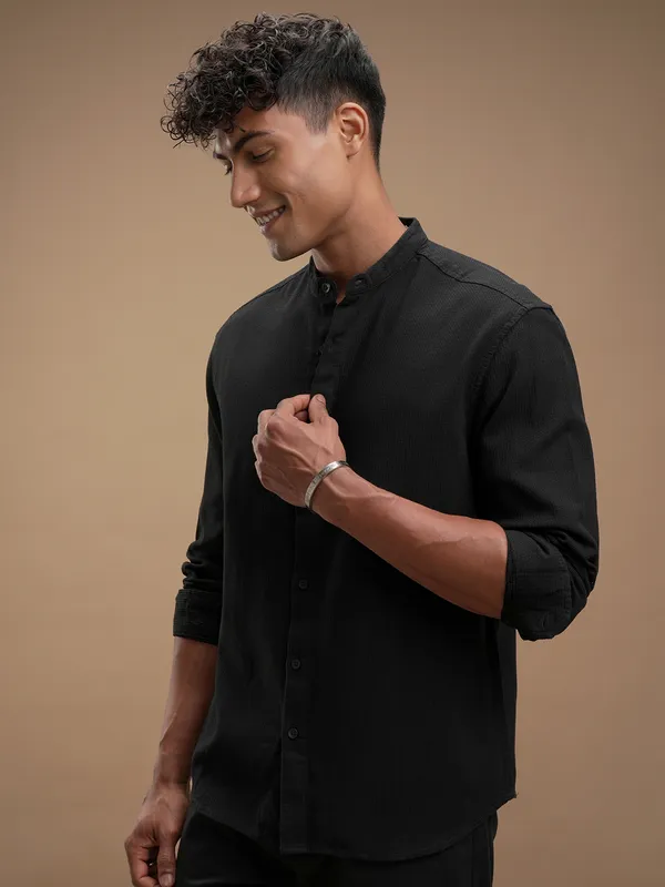 Highlander Men Black Solid Relaxed Fit Casual Shirt