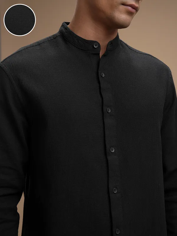 Highlander Men Black Solid Relaxed Fit Casual Shirt