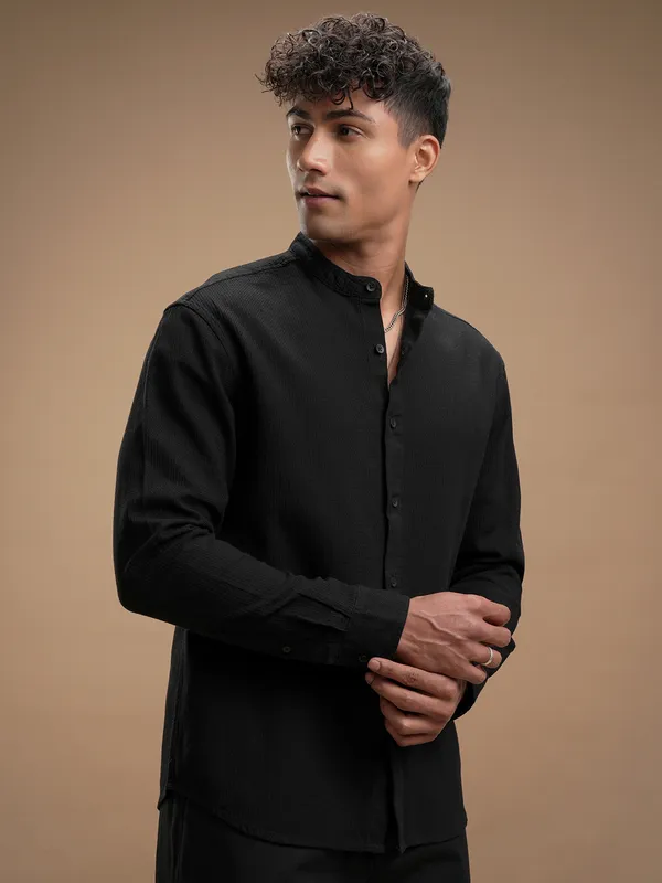 Highlander Men Black Solid Relaxed Fit Casual Shirt