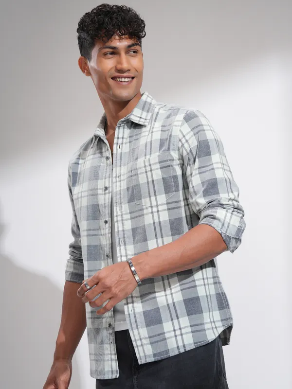 Highlander Men Green Checked Slim Fit Casual Shirt