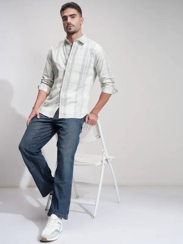 Highlander Men Off White Checked Slim Fit Casual Shirt