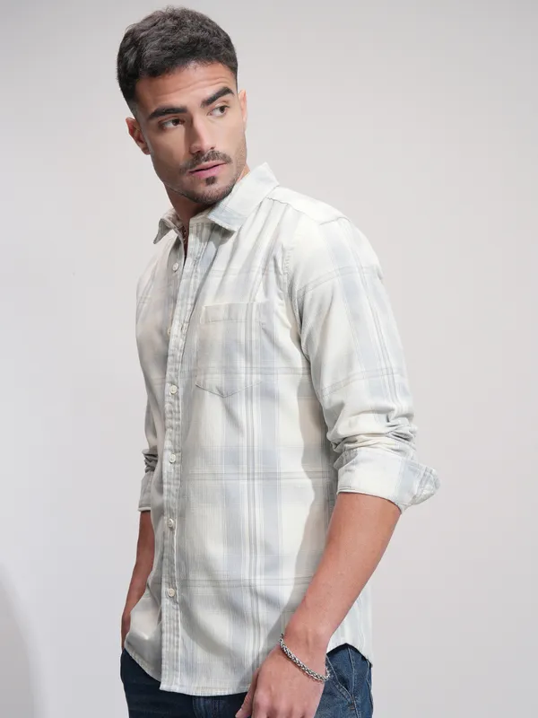 Highlander Men Off White Checked Slim Fit Casual Shirt
