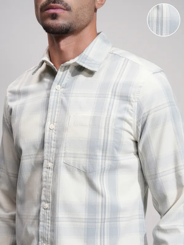 Highlander Men Off White Checked Slim Fit Casual Shirt