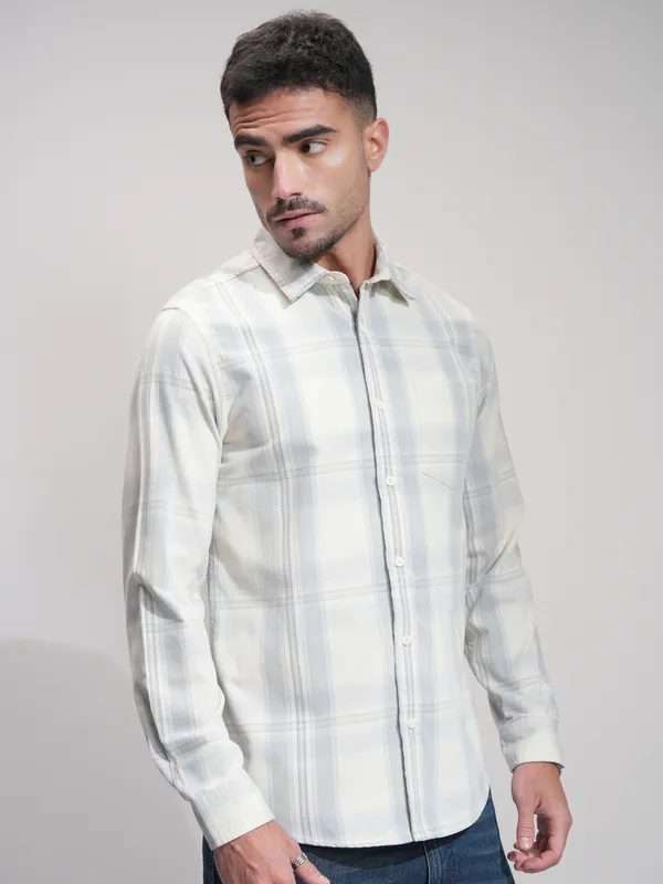 Highlander Men Off White Checked Slim Fit Casual Shirt