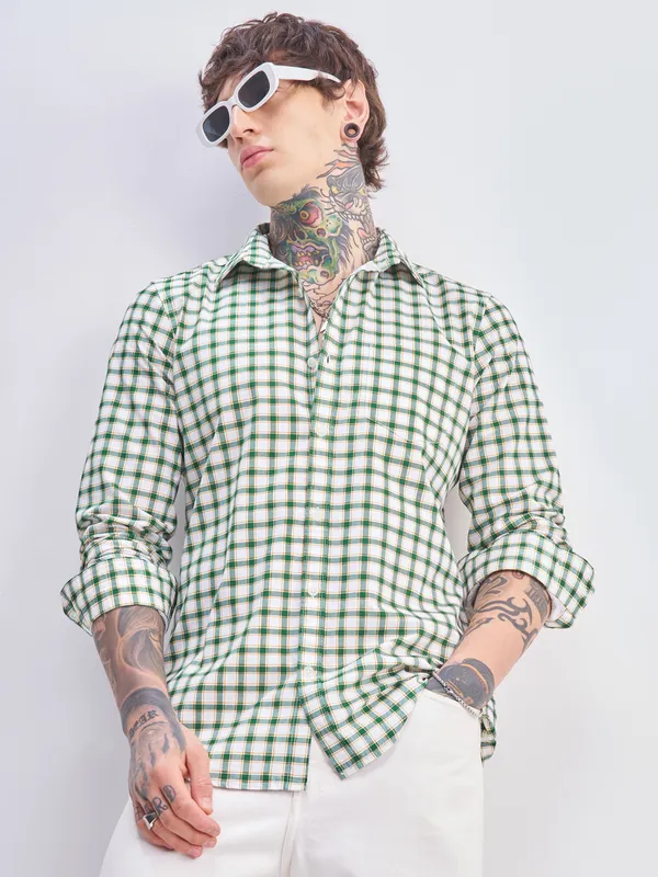 Highlander Men White Checked Slim Fit Casual Shirt