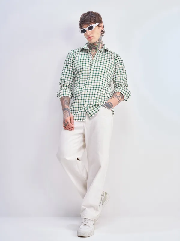 Highlander Men White Checked Slim Fit Casual Shirt