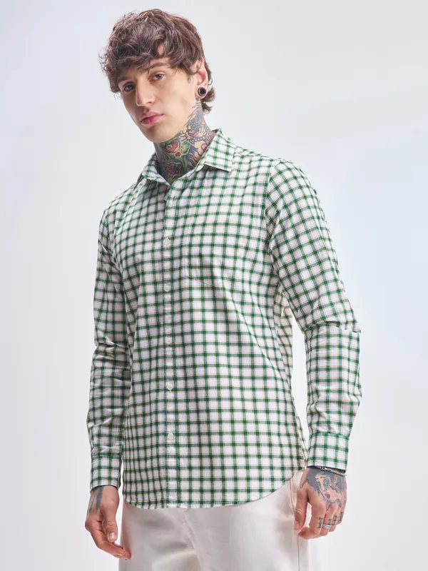 Highlander Men White Checked Slim Fit Casual Shirt