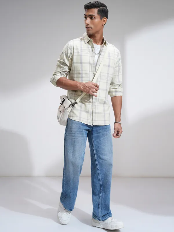 Highlander Men Cream Checked Slim Fit Casual Shirt
