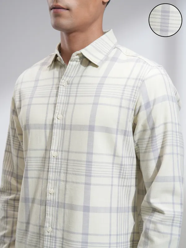 Highlander Men Cream Checked Slim Fit Casual Shirt