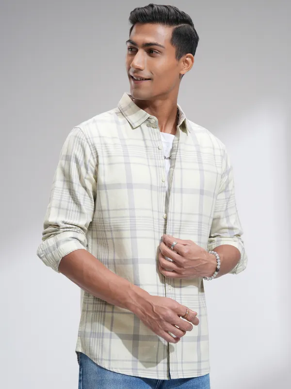 Highlander Men Cream Checked Slim Fit Casual Shirt