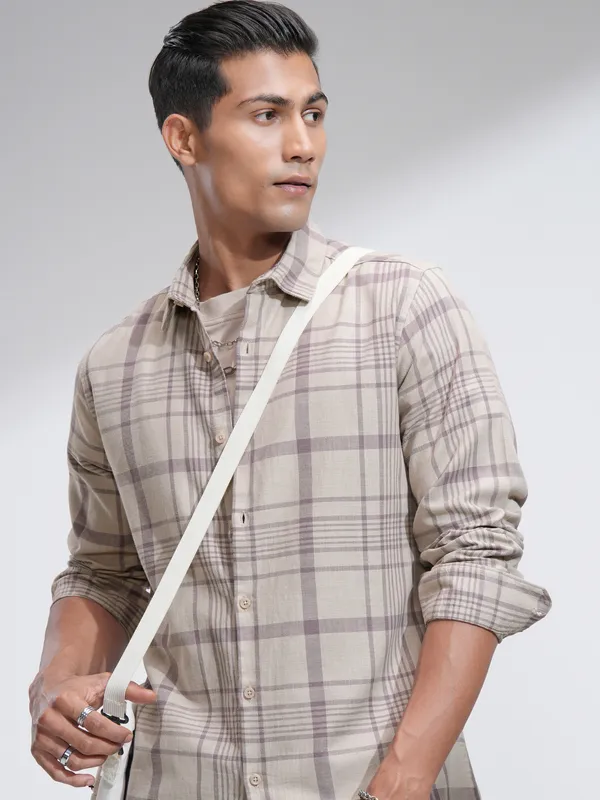 Highlander Men Beige Checked Slim Fit Casual Shirt