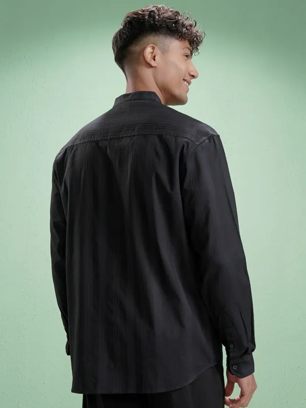 Highlander Men Black Striped Relaxed Fit Casual Shirt