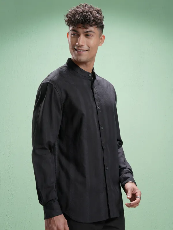 Highlander Men Black Striped Relaxed Fit Casual Shirt
