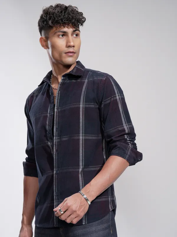 Highlander Men Navy Blue Checked Slim Fit Casual Shirt