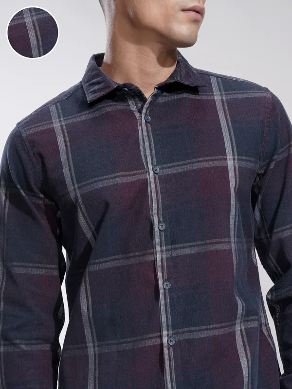 Highlander Men Navy Blue Checked Slim Fit Casual Shirt