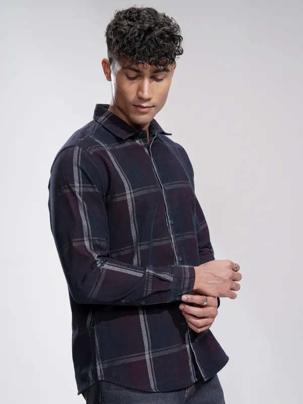 Highlander Men Navy Blue Checked Slim Fit Casual Shirt