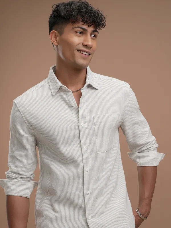 Highlander Men Off White Striped Slim Fit Casual Shirt