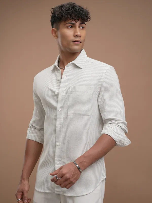 Highlander Men Off White Striped Slim Fit Casual Shirt