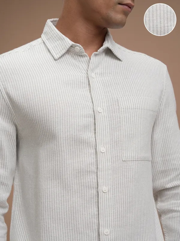Highlander Men Off White Striped Slim Fit Casual Shirt