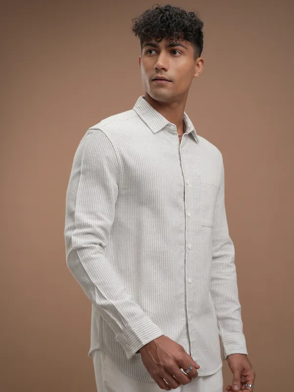 Highlander Men Off White Striped Slim Fit Casual Shirt