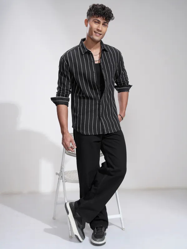 Highlander Men Black Striped Slim Fit Casual Shirt