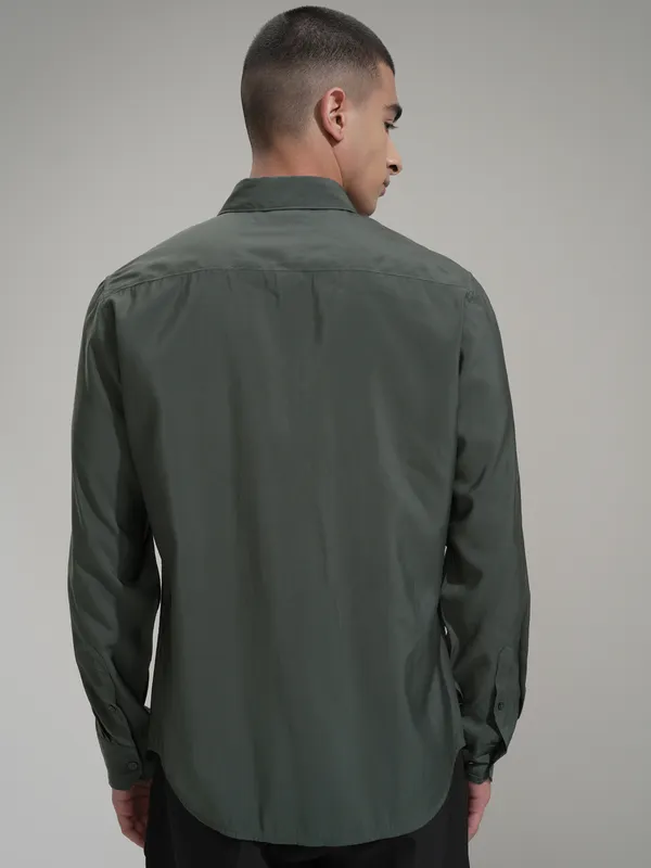 Highlander Men Green Solid Slim Fit Casual Shirt
