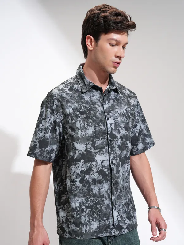 Highlander Men Black Printed Oversized Fit Casual Shirt