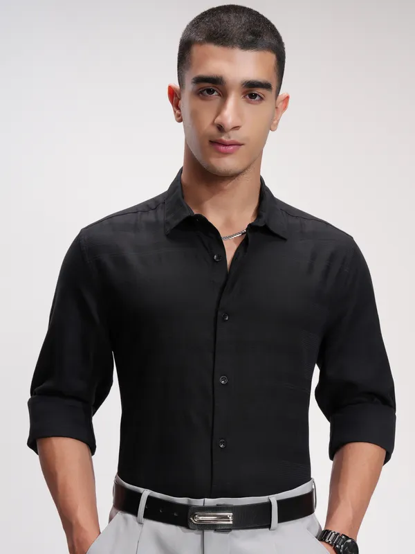 Highlander Men Black Striped Slim Fit Casual Shirt