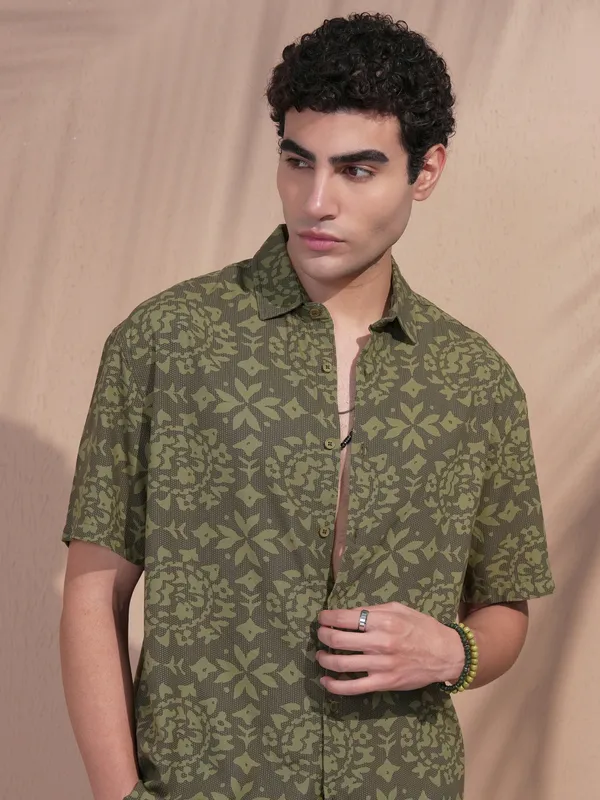 Highlander Men Olive Printed Relaxed Fit Casual Shirt