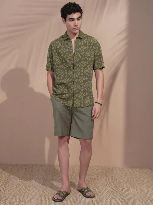 Highlander Men Olive Printed Relaxed Fit Casual Shirt