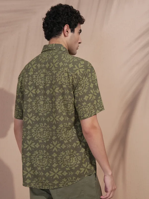 Highlander Men Olive Printed Relaxed Fit Casual Shirt