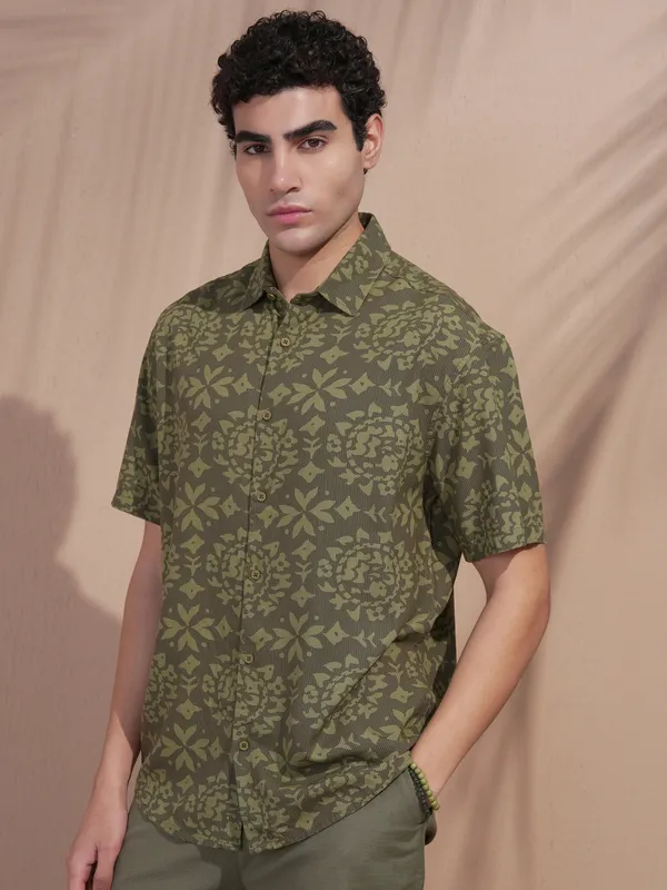 Highlander Men Olive Printed Relaxed Fit Casual Shirt
