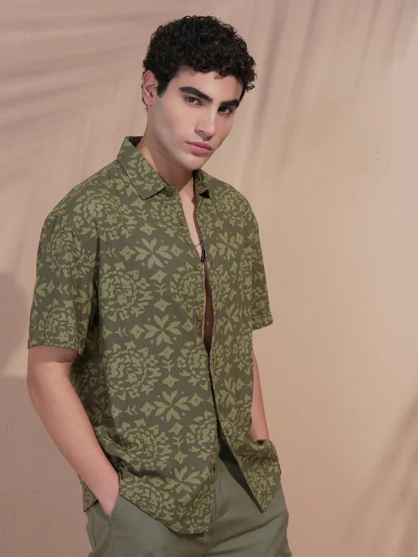 Highlander Men Olive Printed Relaxed Fit Casual Shirt